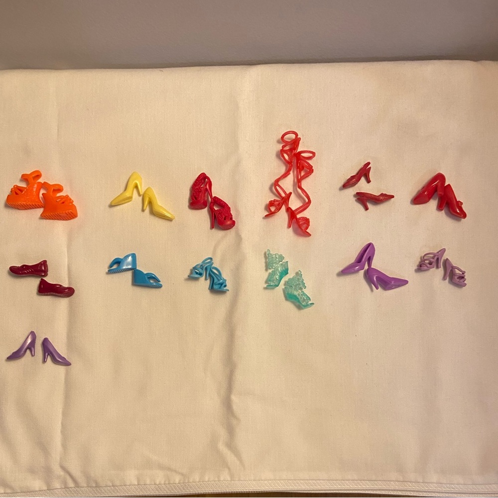 Lot of Barbie shoes (13 pcs)